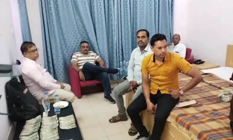 ACB's major operation: Deputy Tehsildar arrested red-handed while accepting a bribe of 50,000 rupees.