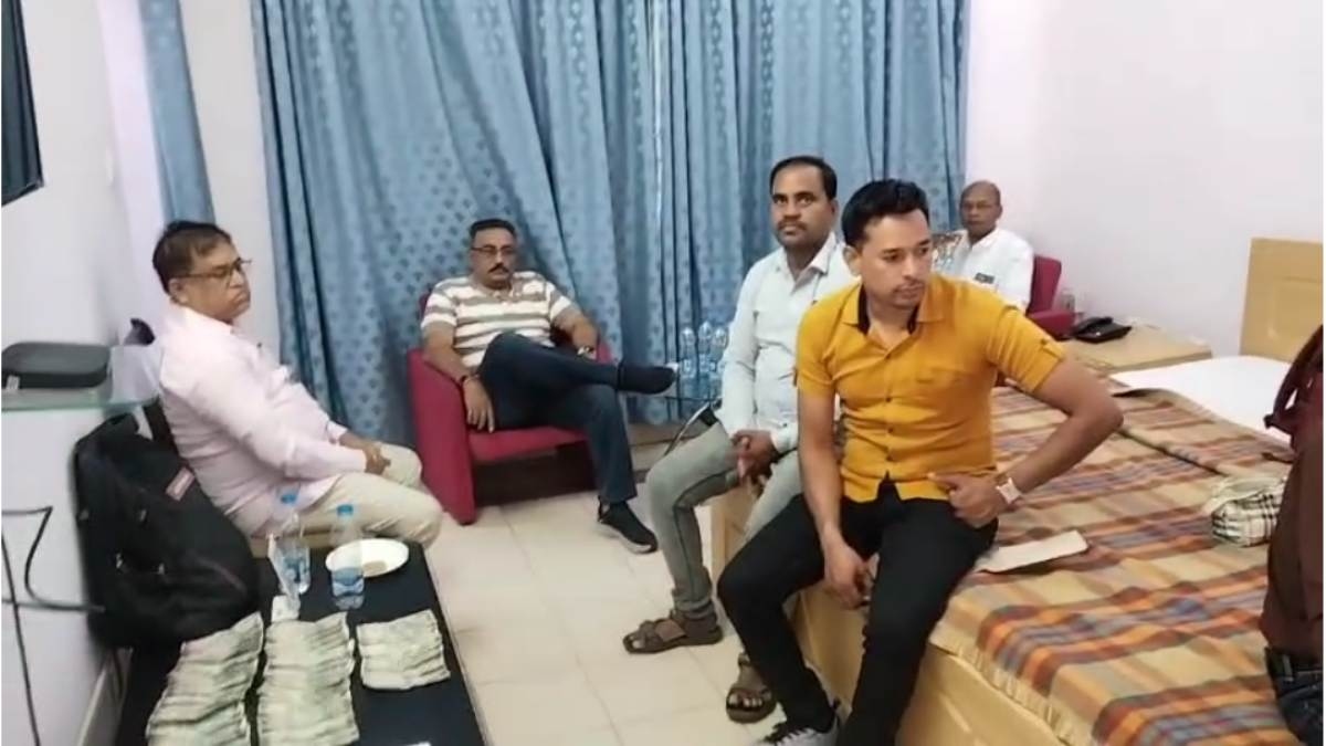 ACB's major operation: Deputy Tehsildar arrested red-handed while accepting a bribe of 50,000 rupees.