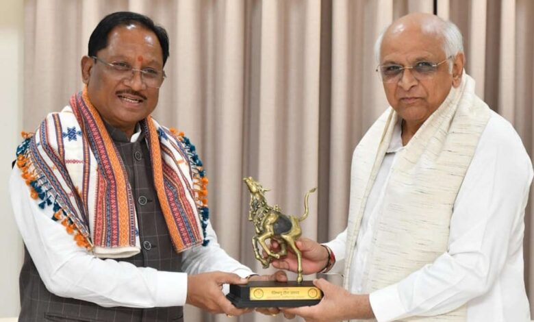 Chief Minister Sai paid a courtesy visit to Gujarat Chief Minister Patel and shared experiences on development.