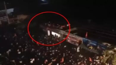 दिल्ली ब्लास्ट के बाद धीरेंद्र शास्त्री की पदयात्रा की सुरक्षा बढ़ी: पलवल में छज्जा गिरने से कई घायल, वाल्मीकि समाज के साथ किया भोजन