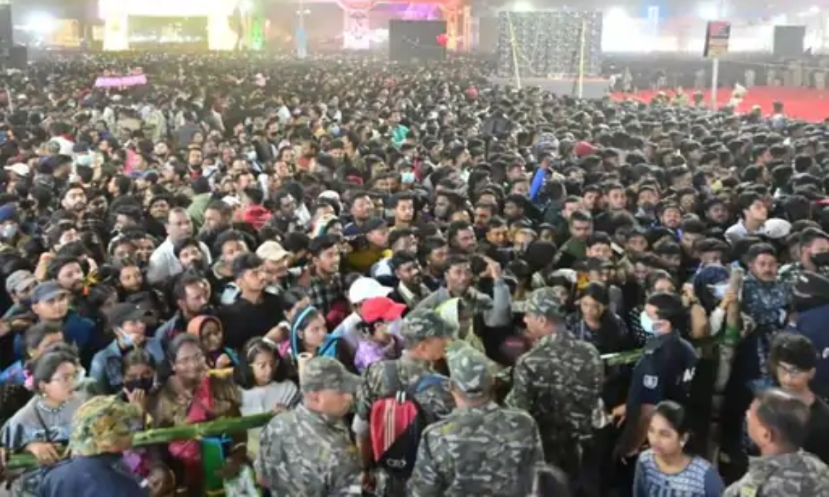 सिंगर श्रेया घोषाल के कॉन्सर्ट में अफरा-तफरी, दो लोग बेहोश; पुलिस ने कहा स्थिति सामान्य