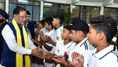 The Chief Minister unveiled the statue of Raja Raghuraj Singh at the stadium.