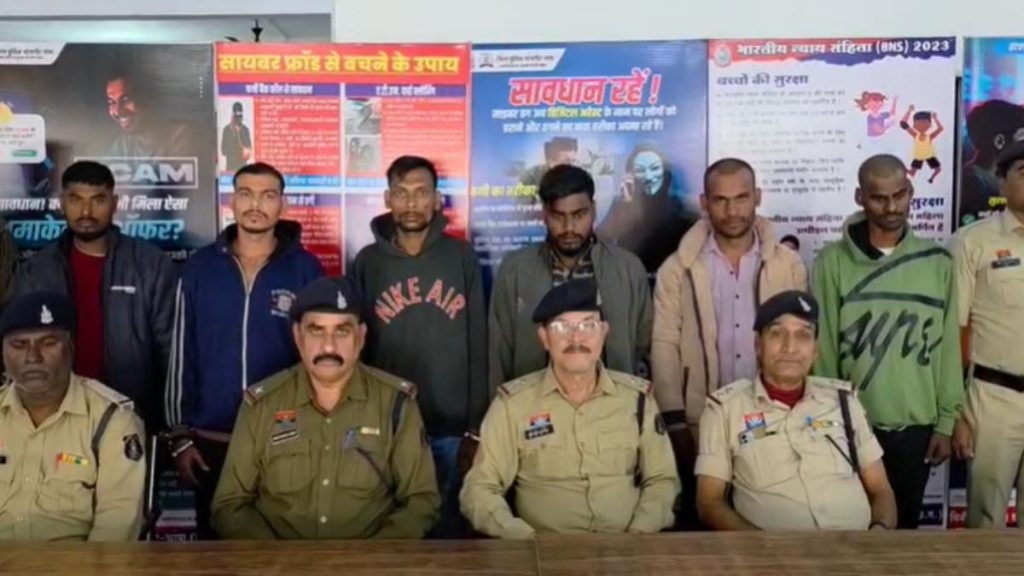 Bloody game at a liquor party: Friends beat a young man to death over a minor dispute; 6 accused arrested.