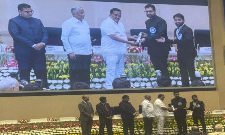 Mahasamund district got first place for excellent work under water conservation and public participation campaign.