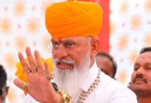 रायपुर में करणी सेना अध्यक्ष डॉ. राज शेखावत ने दी गिरफ्तारी: धमकी भरे बयान पर FIR के बाद थाने के बाहर भारी पुलिस बल तैनात