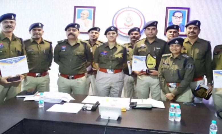 7 पुलिस अफसर-कर्मी बने ‘COP OF THE MONTH’: एसपी ने किया सम्मानित