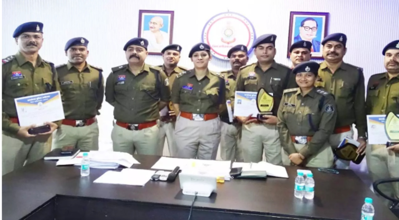 7 पुलिस अफसर-कर्मी बने ‘COP OF THE MONTH’: एसपी ने किया सम्मानित