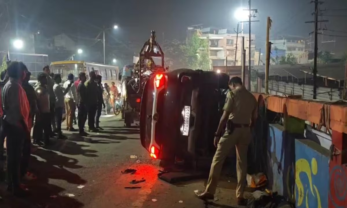 Road accident: 4 killed as out-of-control car hits 4-5 vehicles on flyover