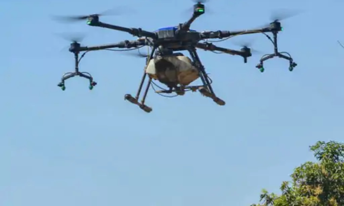 जम्मू-कश्मीर के सांबा में दिखा पाकिस्तानी ड्रोन, 3-4 मिनट तक मंडराने के बाद लौटा