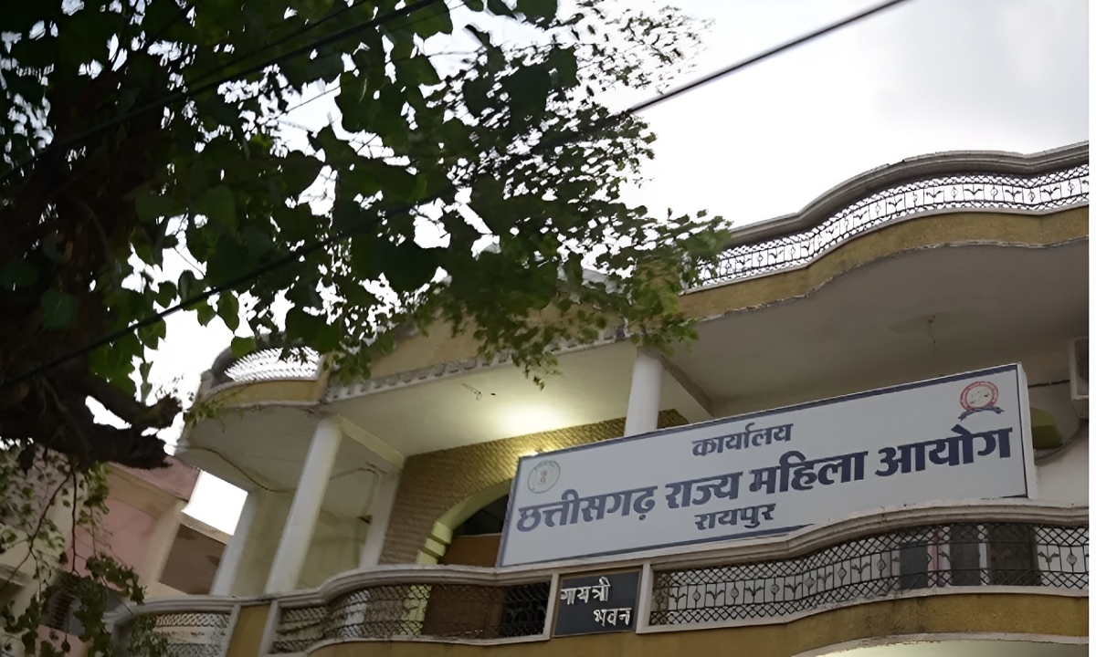 महिला आयोग में अध्यक्ष-सदस्यों के बीच टकराव, नोटिस तामिली पर शुरू हुआ विवाद