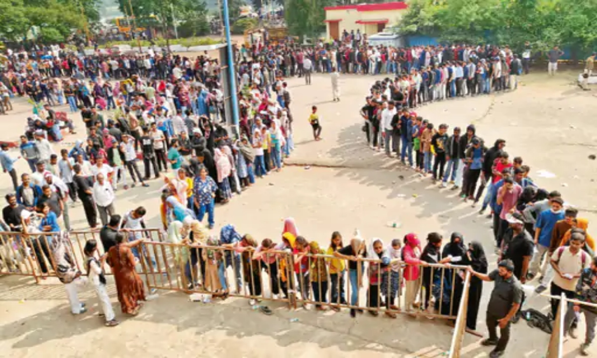 Cricket craze…: 1500 student tickets sold out on the first day, 100 additional passes issued due to the crowd.