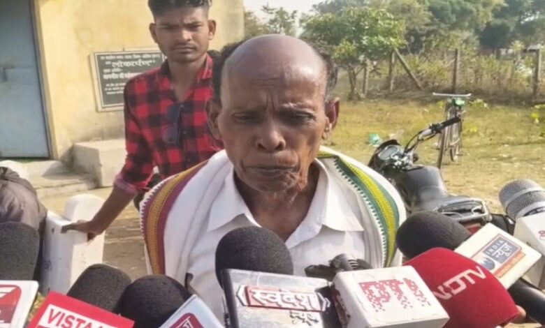 Agristek system closed, area correction stalled: Farmers throng tehsils on deadline