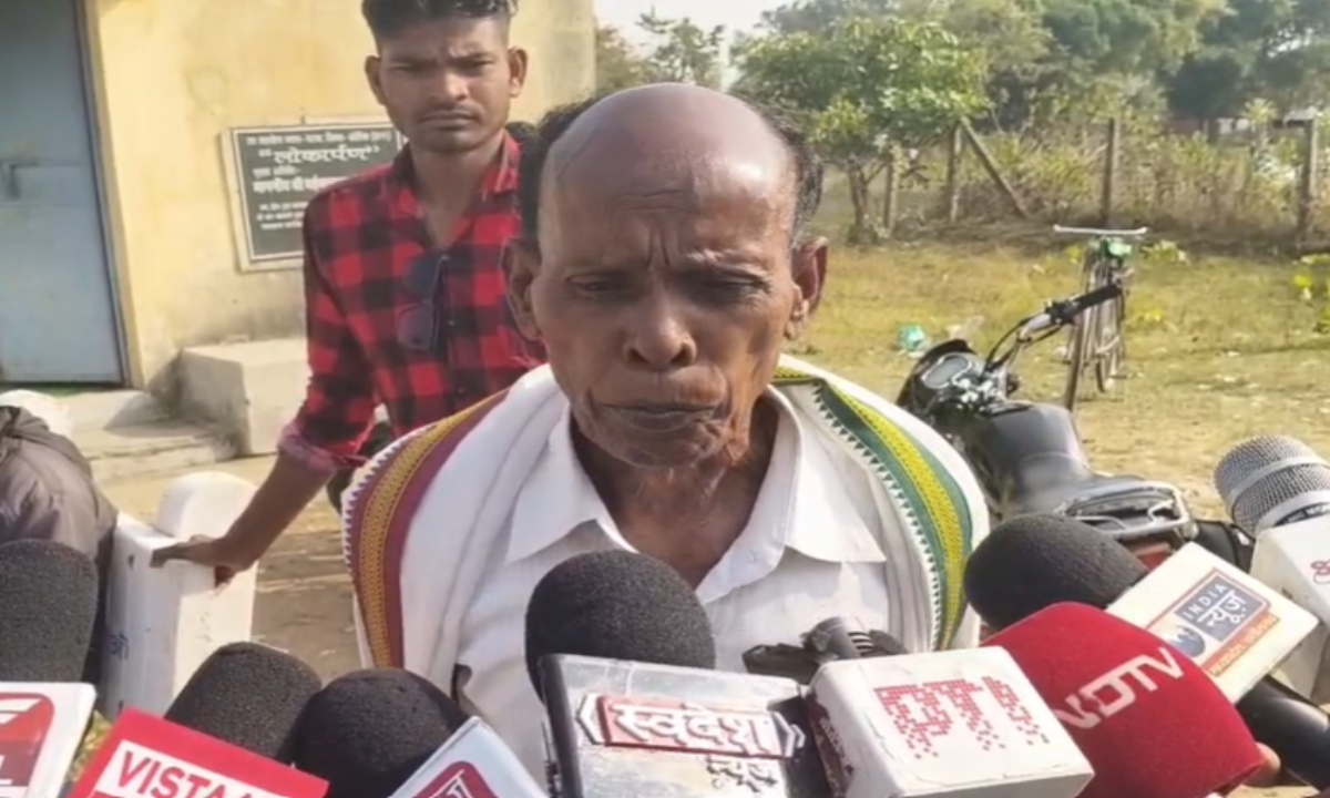 Agristek system closed, area correction stalled: Farmers throng tehsils on deadline