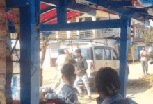 Police officer's high-handedness in Balrampur: Assaults street vendor, drags him on the road by his collar.