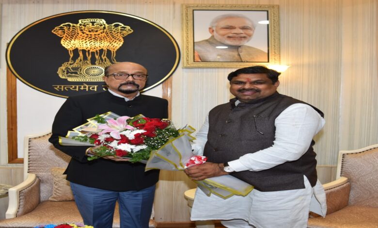 School Education Minister Gajendra Yadav calls on Governor Ramen Deka