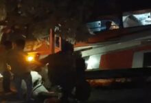 A major accident was averted in Kenda Valley, where a bus was found hanging from a tree, killing one and injuring five.