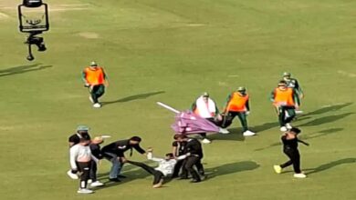 IND-SA 2nd ODI… Fan enters ground during match: Security forces escort him out, roads blocked in Nava Raipur