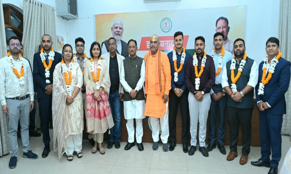 Top-10 candidates of Chhattisgarh Public Service Commission 2024 made a courtesy call on CM Sai