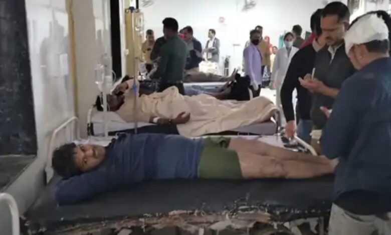 Speeding bus overturns, 1 dead and 16 injured.