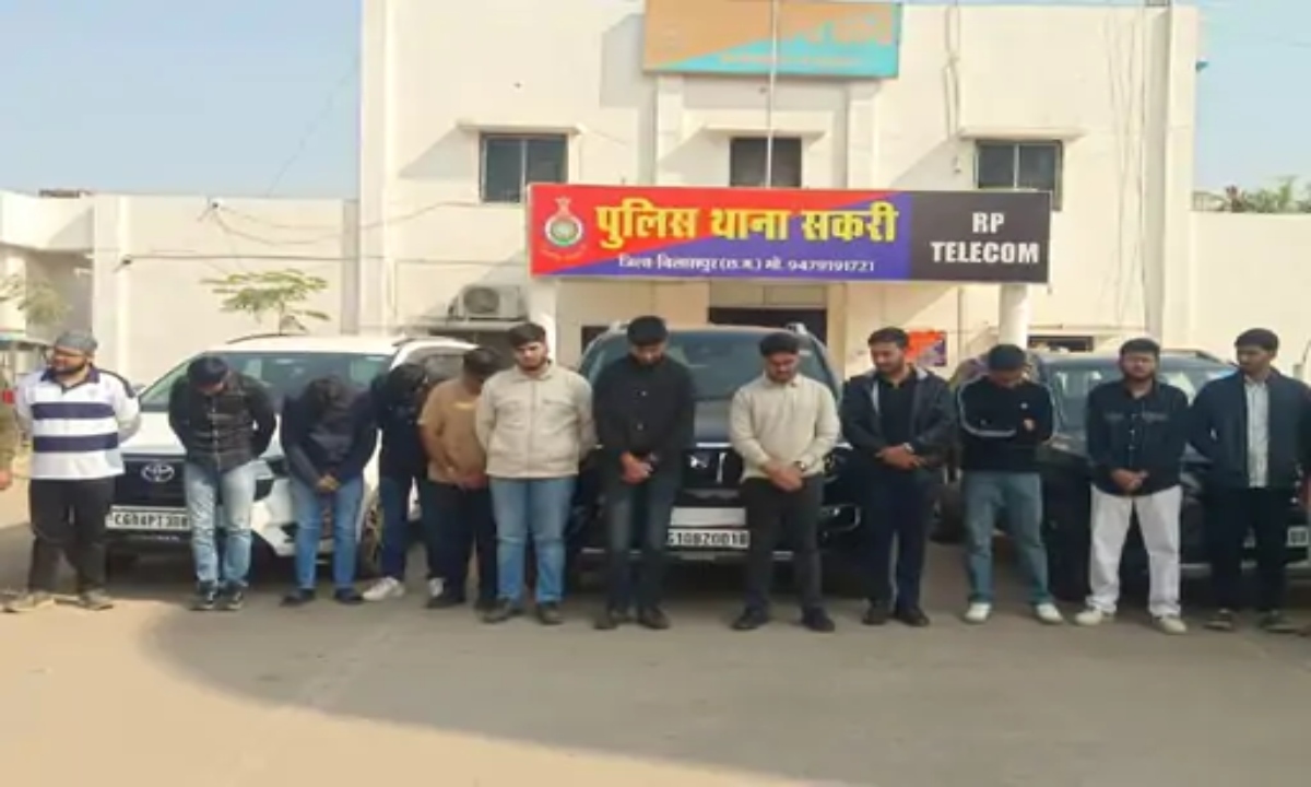 Birthday celebration in film style on the NH, 12 arrested.