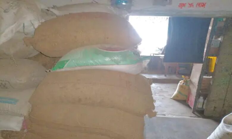 Major action against illegal paddy in Raipur: 42 cases, 1537 quintals seized.