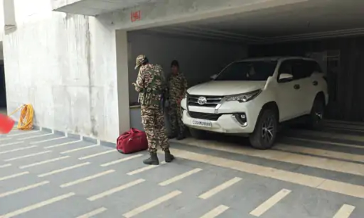 कारोबारियों पर IT रेड जारी: 300 करोड़ से अधिक टैक्स चोरी का शक, 45 ठिकानों पर जांच जारी