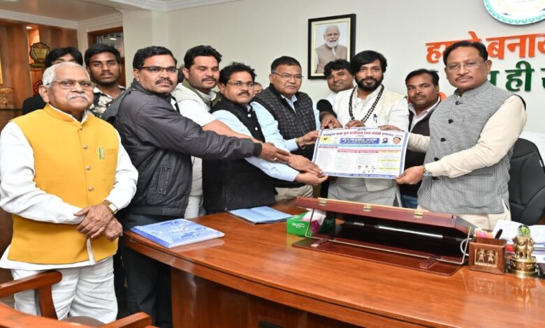 A delegation of the Satnami Vikas Parishad paid a courtesy call on CM Sai.