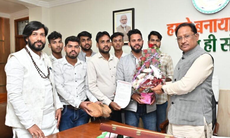 A delegation from the Post Matric Scheduled Caste Hostel paid a courtesy call on CM Sai.