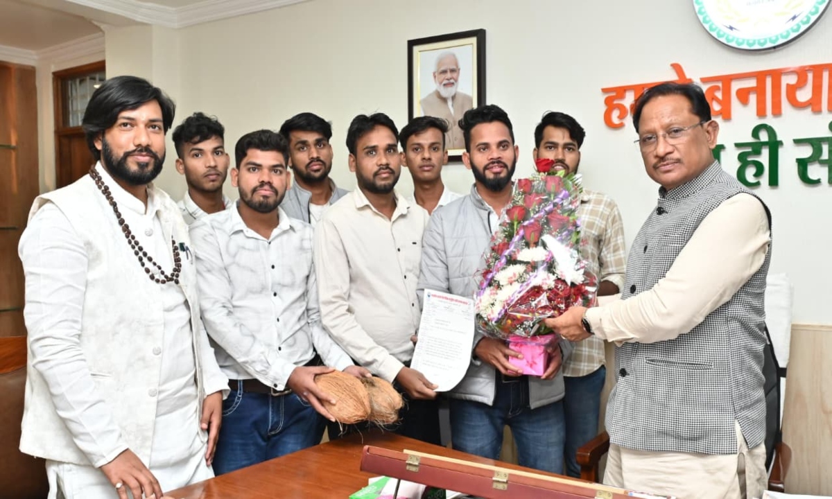 A delegation from the Post Matric Scheduled Caste Hostel paid a courtesy call on CM Sai.
