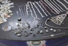 A thief was running away with gold and silver in his pocket, but the police chased him and caught him.