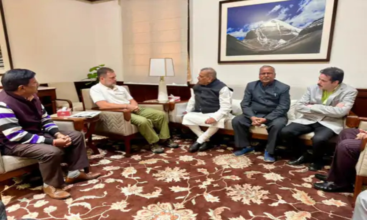 Rahul Gandhi met with workers' unions and discussed the new labor codes.