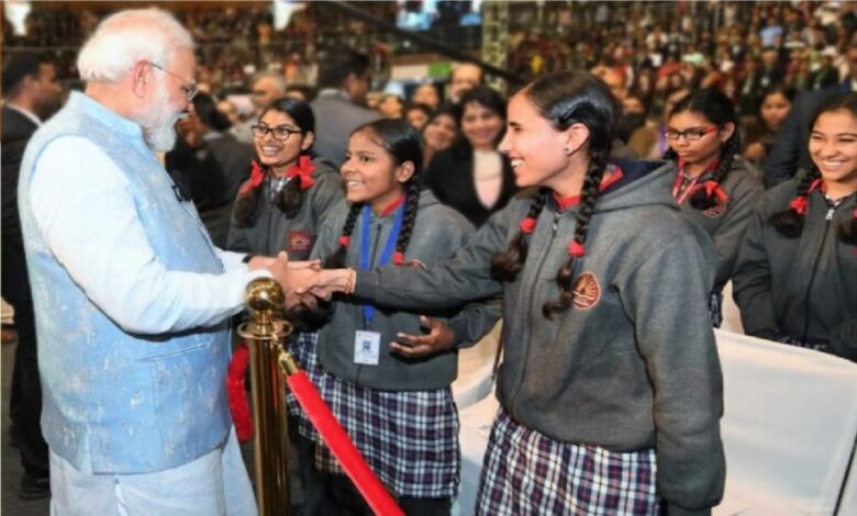 Prime Minister's 'Pariksha Pe Charcha' begins, giving students the opportunity for direct interaction.