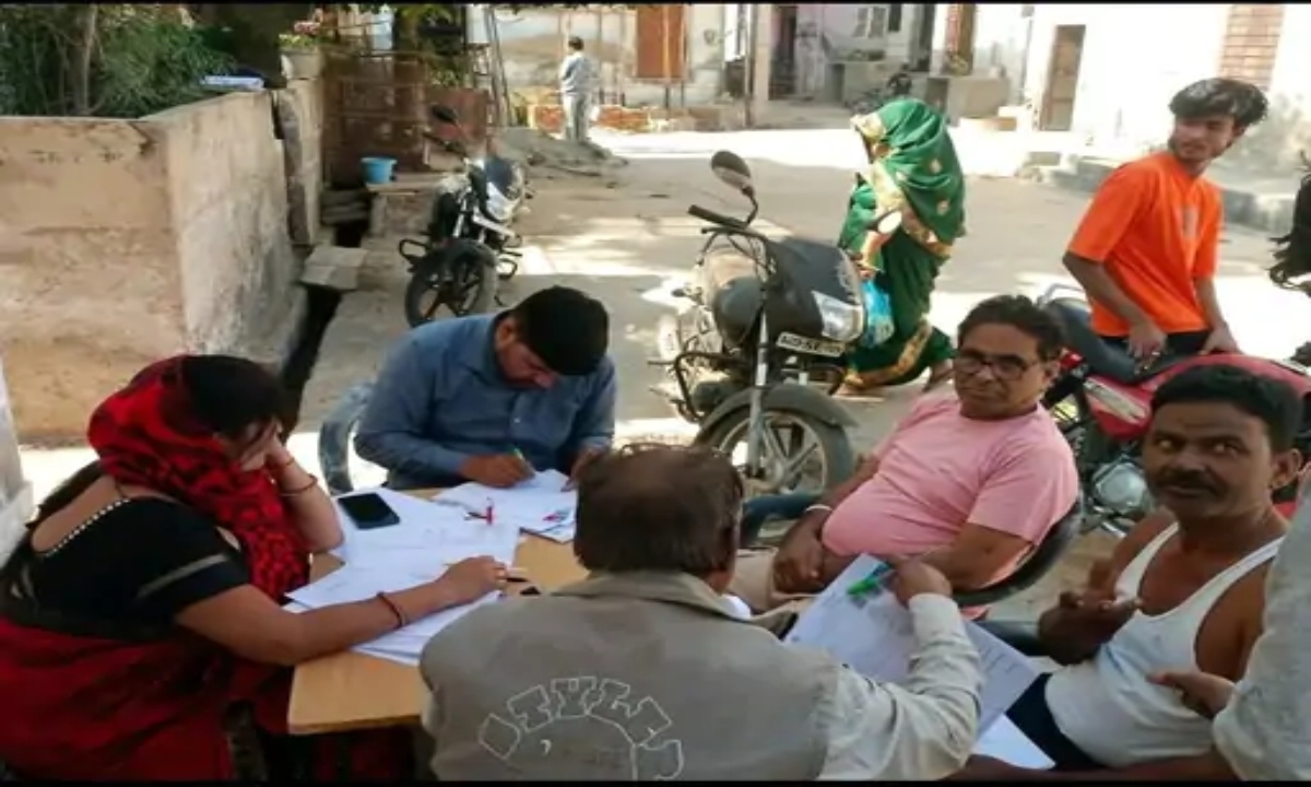 Congress leaders leave for Delhi for the 'Vote thief, leave the throne' rally.