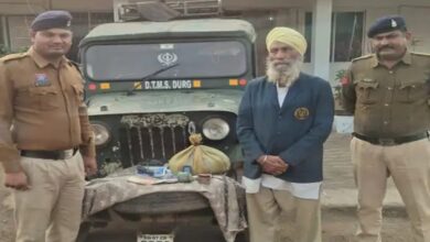 Smuggler arrested while selling opium pods, goods worth over 1 lakh seized.