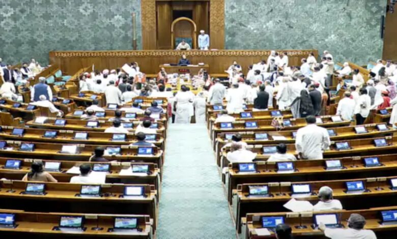 लोकसभा में प्रदूषण पर चर्चा, VB-G-RAM-G बिल पर 14 घंटे बहस, विपक्ष ने स्टैंडिंग कमेटी को भेजने की मांग की