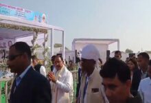 Chief Minister Sai reached Khairasetganga Dham on the occasion of Baba Guru Ghasidas Jayanti and hoisted the white flag.