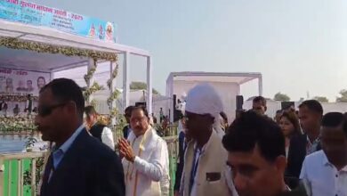 Chief Minister Sai reached Khairasetganga Dham on the occasion of Baba Guru Ghasidas Jayanti and hoisted the white flag.