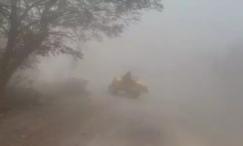 Dense fog in Raigarh-Sarangarh, making it necessary to drive with headlights on.