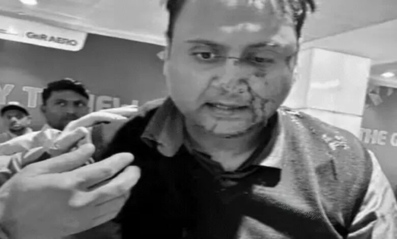 दिल्ली एयरपोर्ट पर पैसेंजर से मारपीट, पायलट सस्पेंड: यात्री ने सोशल मीडिया पर शेयर की आपबीती