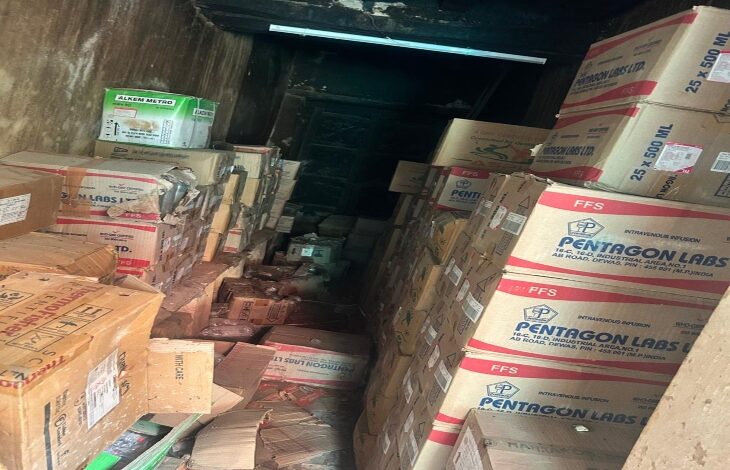 दवा कारोबारी ने घर के 3 कमरों में छिपा रखी थी 50 लाख की नकली दवाइयां