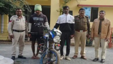 In Raipur, a highway driver was robbed of cash and a mobile phone; a history-sheeter from Dhamtari has been arrested.