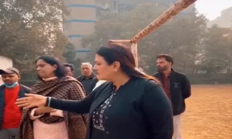 BJP councilor in Delhi threatens African football coach: Orders him to learn Hindi, says they will take away the park otherwise.