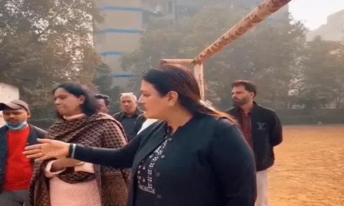 BJP councilor in Delhi threatens African football coach: Orders him to learn Hindi, says they will take away the park otherwise.