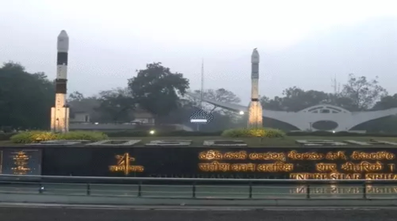 ISRO's 'Bahubali' LVM3-M6 rocket will be launched 90 seconds later than planned due to space traffic.