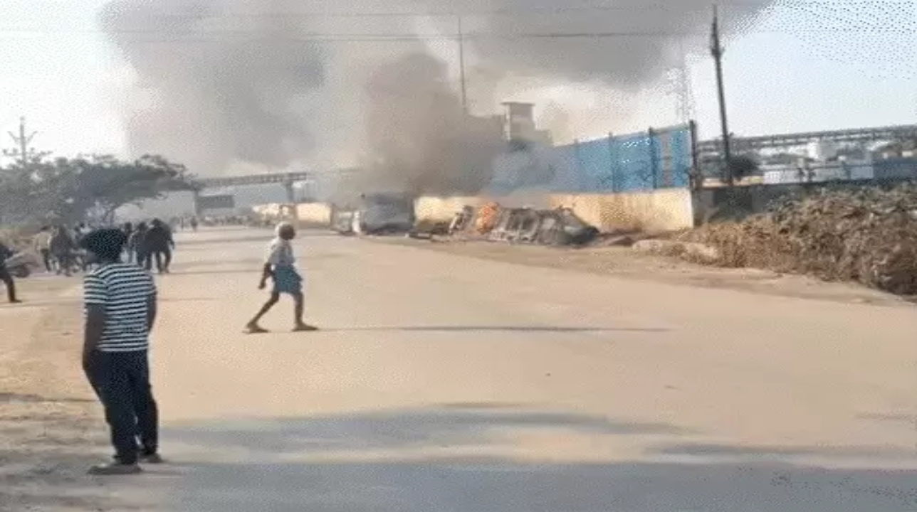 Violent clashes in Raigarh: Villagers turn violent in protest against JPL coal mine.