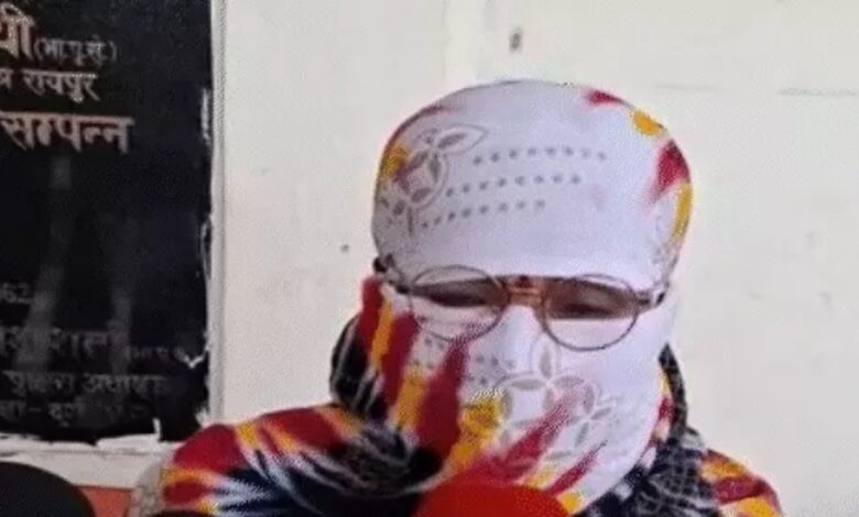 बेटे को जेल से छुड़ाने के बदले महिला से अनैतिक कृत्य, प्राइवेट पार्ट चेक करने वाला आरक्षक बर्खास्त