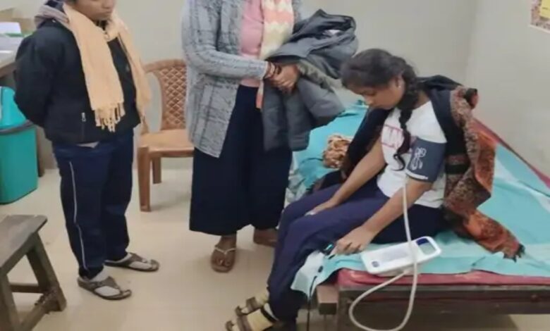 The health of 10 protesting candidates deteriorated, and they were admitted to the hospital: The D.Ed-B.Ed association's protest, which began on December 24, intensifies.