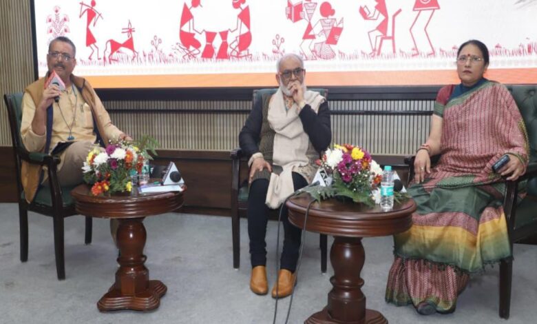 A literary discussion was held in the capital city of Delhi, and Vinod Kumar Shukla was remembered.