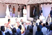 Sai met with Saint Shri Babhruwahan Maharaj in Samarbar.