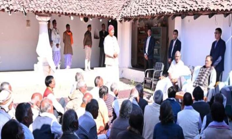 Sai met with Saint Shri Babhruwahan Maharaj in Samarbar.